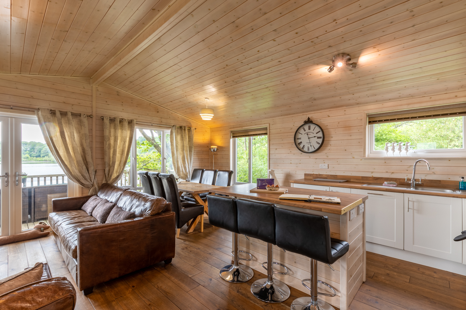 Badgers Harbour outdoor deck