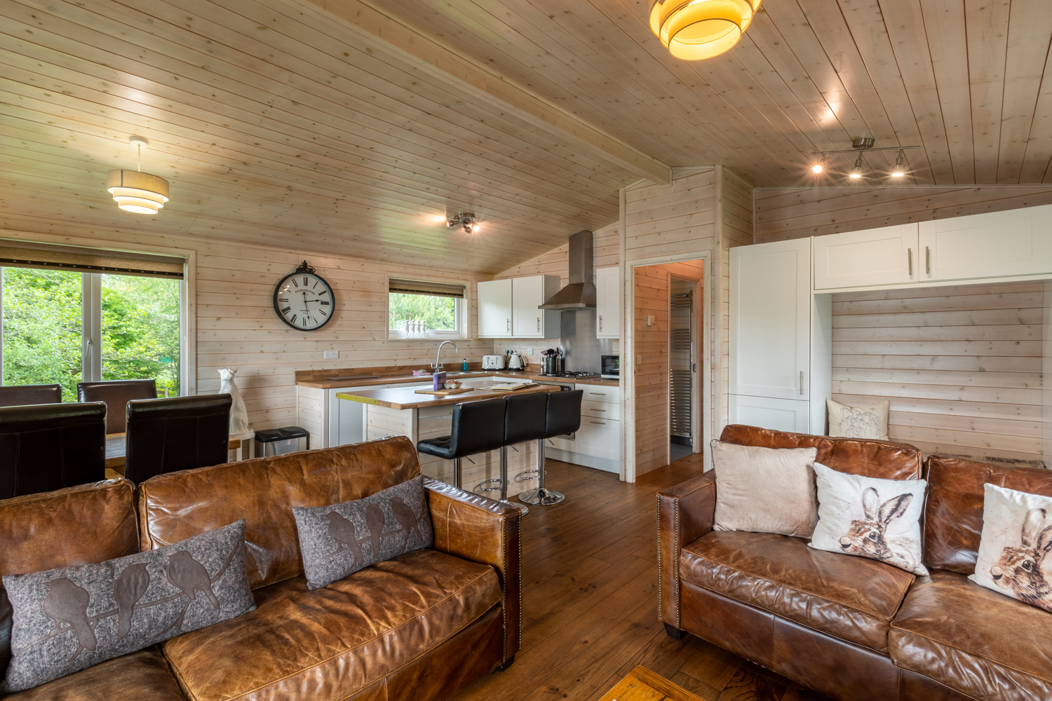 Badgers Harbour lodge detail