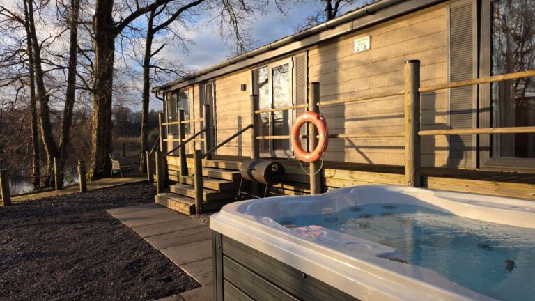 Hot tub - lodge view