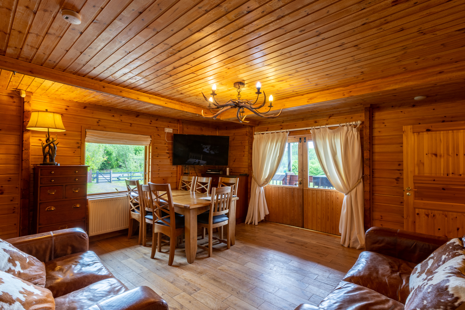 Fin's Log Cabin spacious timber living area